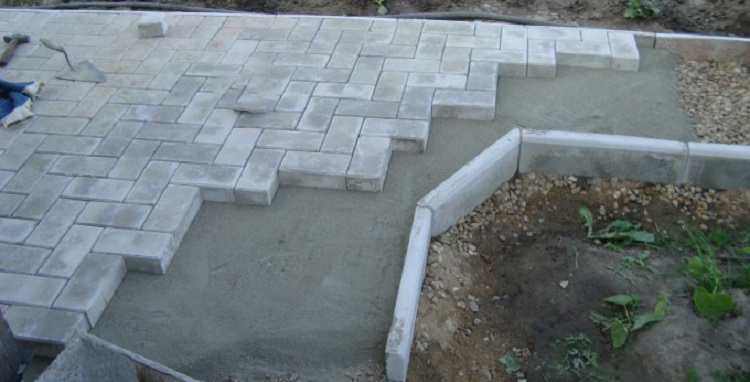 Укладка плитки на бетонное основание